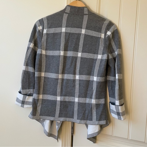 Chico's Gray and White Plaid Cardigan Size 0 - Picture 2 of 8